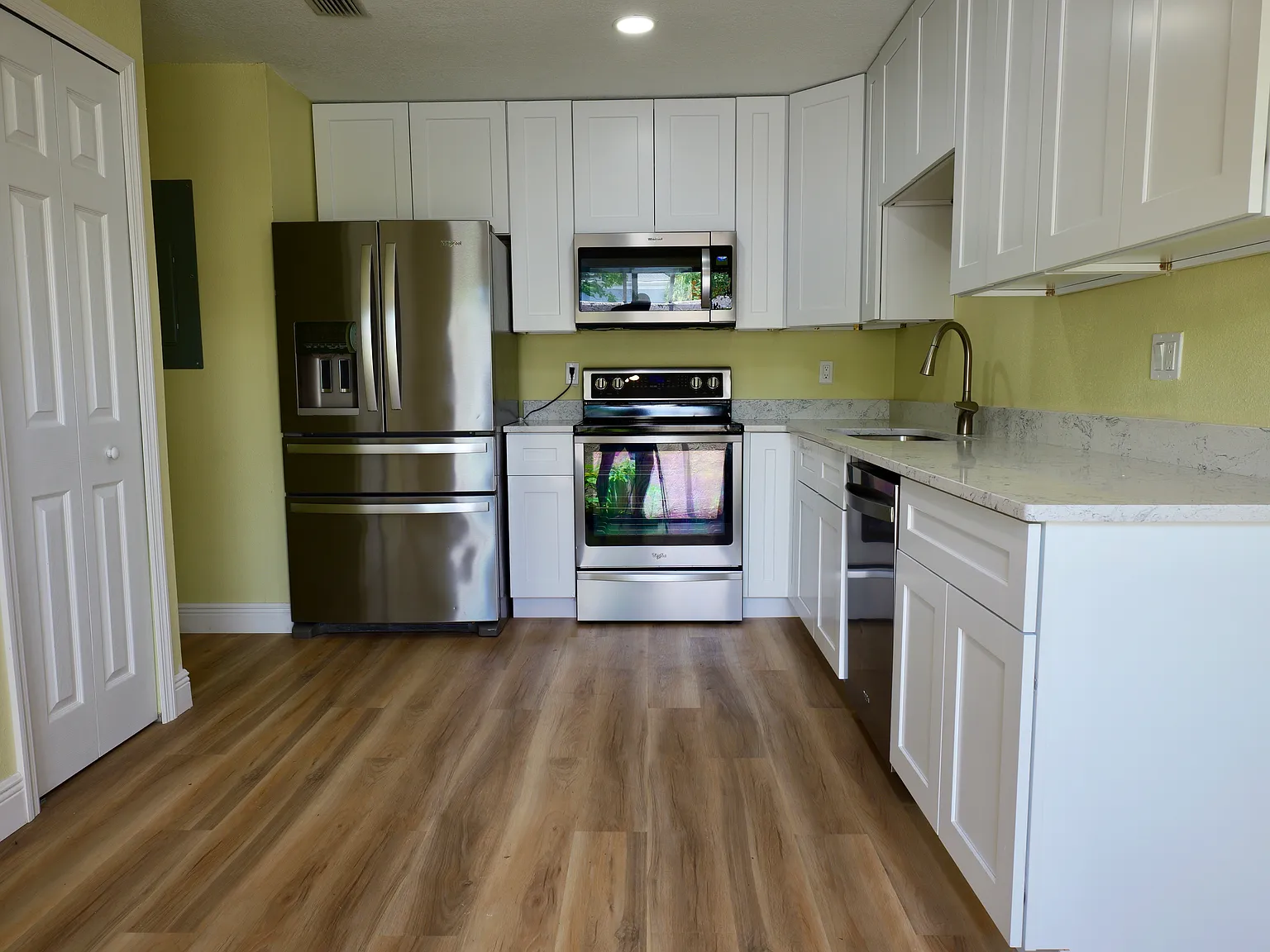 2 bed, 1295 sqft, $1,950 — Photo 3