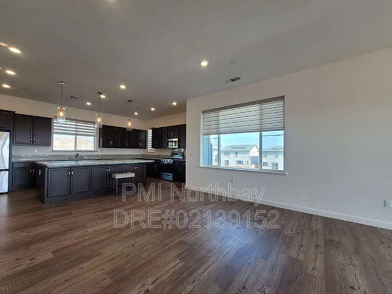 3 bed, 2.0 bath, 2206 sqft, $3,495 — Photo 4