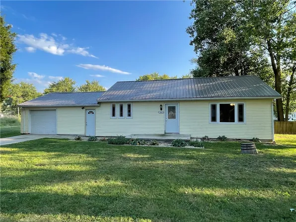 1011 E 3rd St, Pana, IL 62557