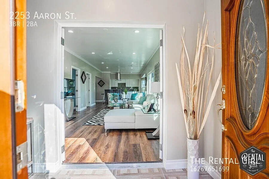 Silver Lake Hillside Hideaway | Bright 3BR Front House | Views + Central AC + Private Patio | Ten... — Photo 3
