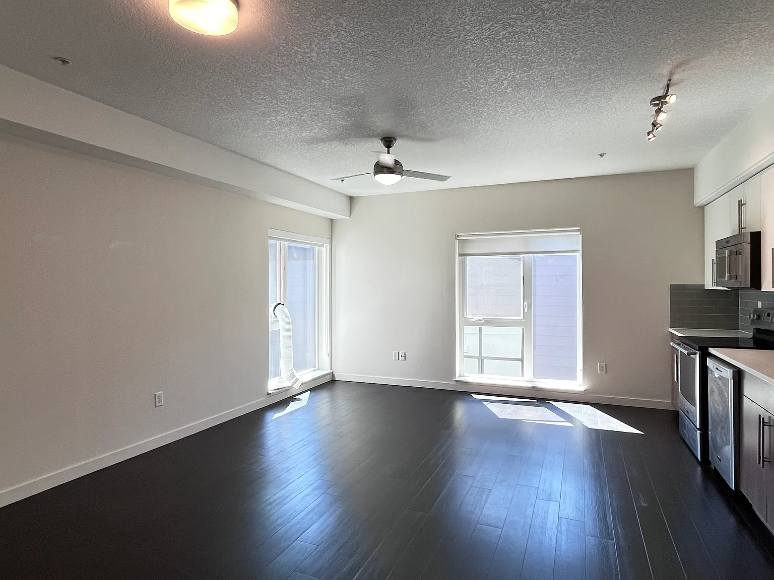 Studio, 456 sqft, $1,349 — Photo 2