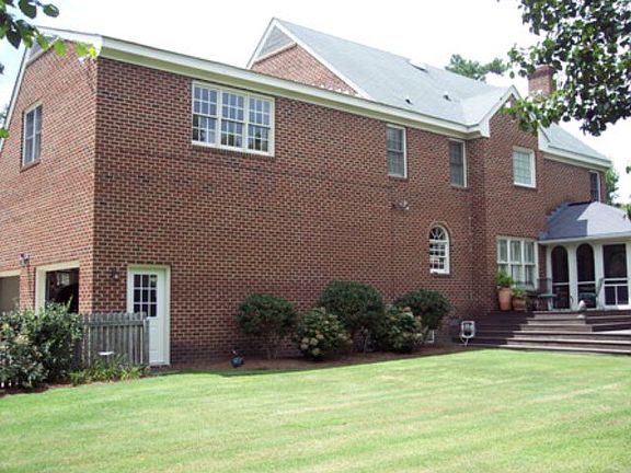 2nd image of 809 Joshua Clay Dr