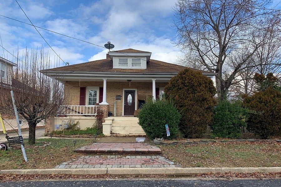 1st image of 724 Tulip St