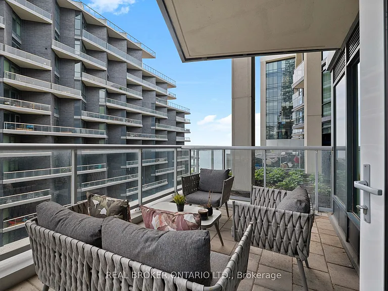 15 Merchants Wharf — Photo 12