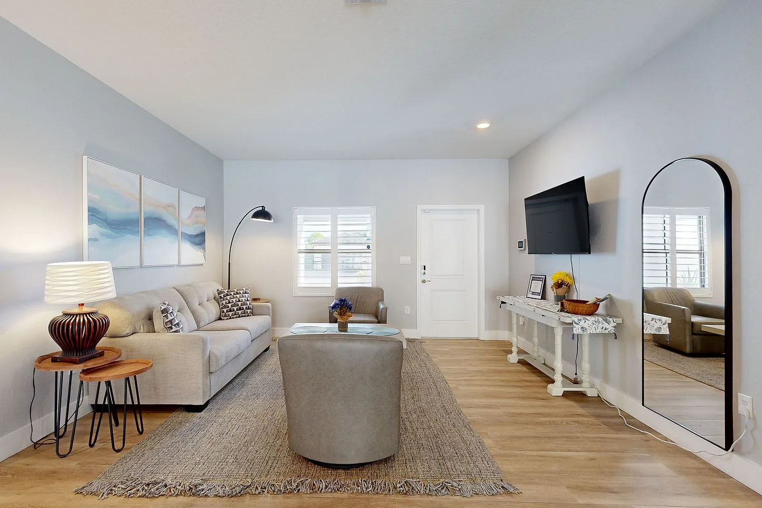 5 bed, 4.0 bath, 2906 sqft, $6,062 — Photo 2