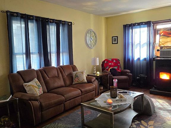 5th image of 126 Maple Ave