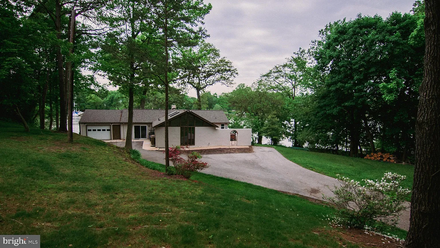 1 Forest Rd photo 1