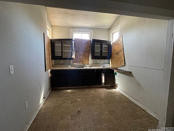 5th image of 203 BELMONT