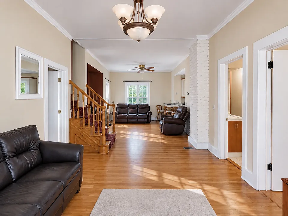 27 Oak St