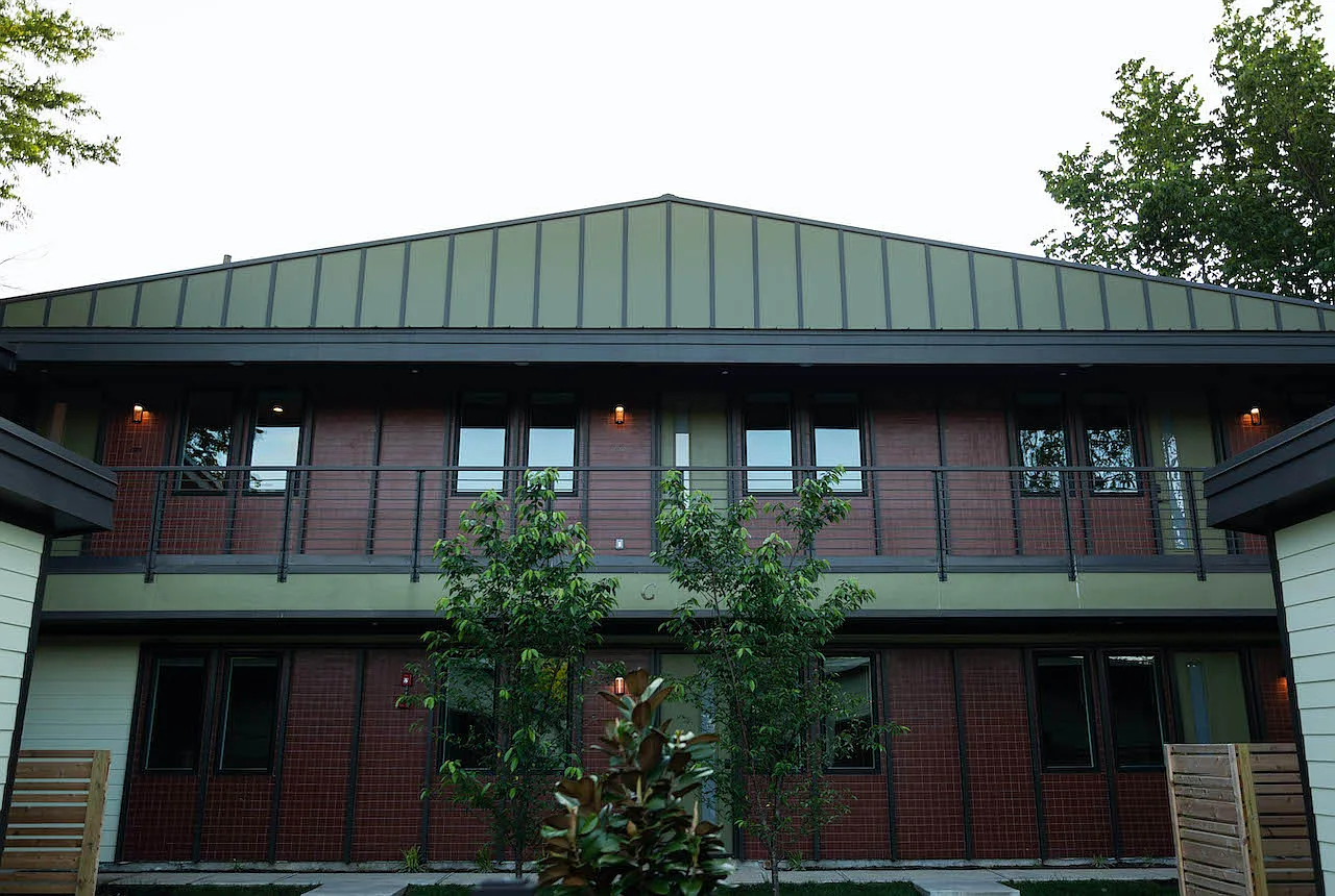 Modern Apartments Close to Work & Play — Photo 4