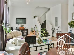 2700 W North Ave #202, Chicago, IL 60647