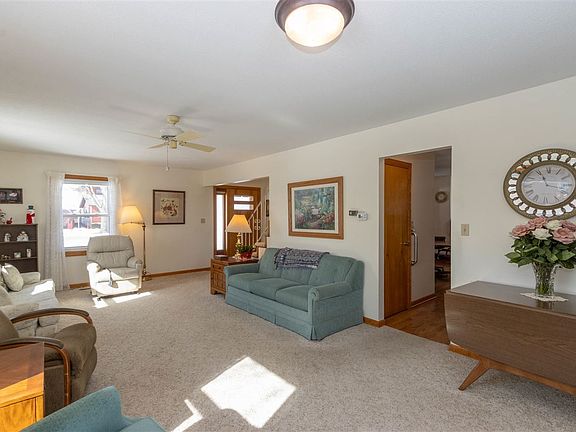 5th image of 110 Green Meadows Dr