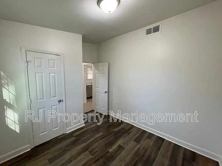 929 Birch St — Photo 18