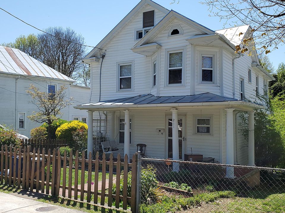 1st image of 211 Massie St