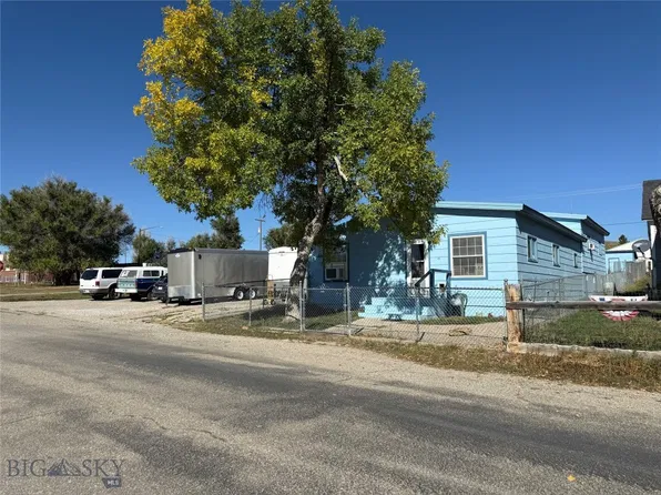 160 3rd St NW, Harlowton, MT 59036