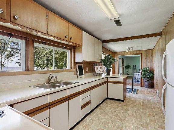 3rd image of 3750 Rocky Shores Dr