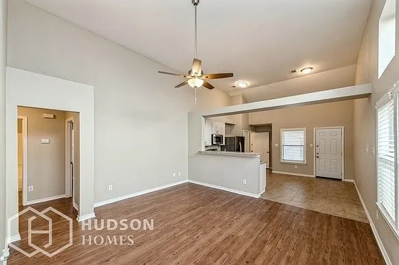 3 bed, 2.0 bath, 1207 sqft, $1,840 — Photo 3