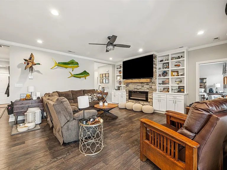 1434 Boulder Ct — Photo 3