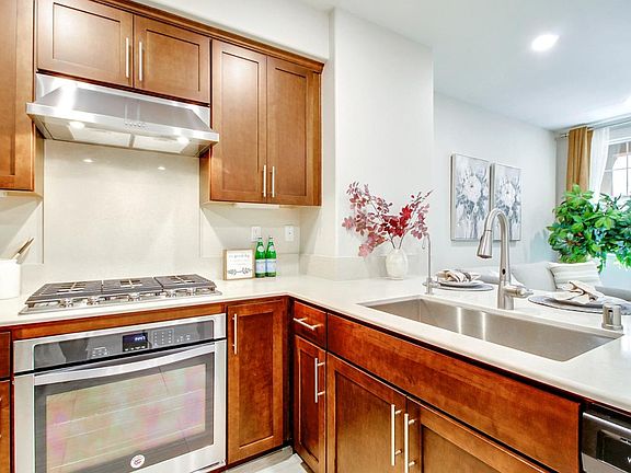 5th image of 1023 Abruzzo Ln Unit 6