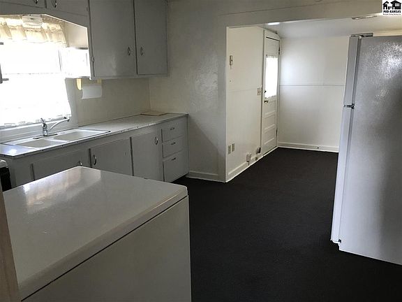 5th image of 304 E 3rd Ave