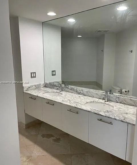 55 SE 6th St #1502 — Photo 14