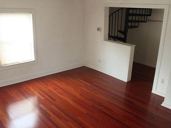 3rd image of 1529 Glenn Ave