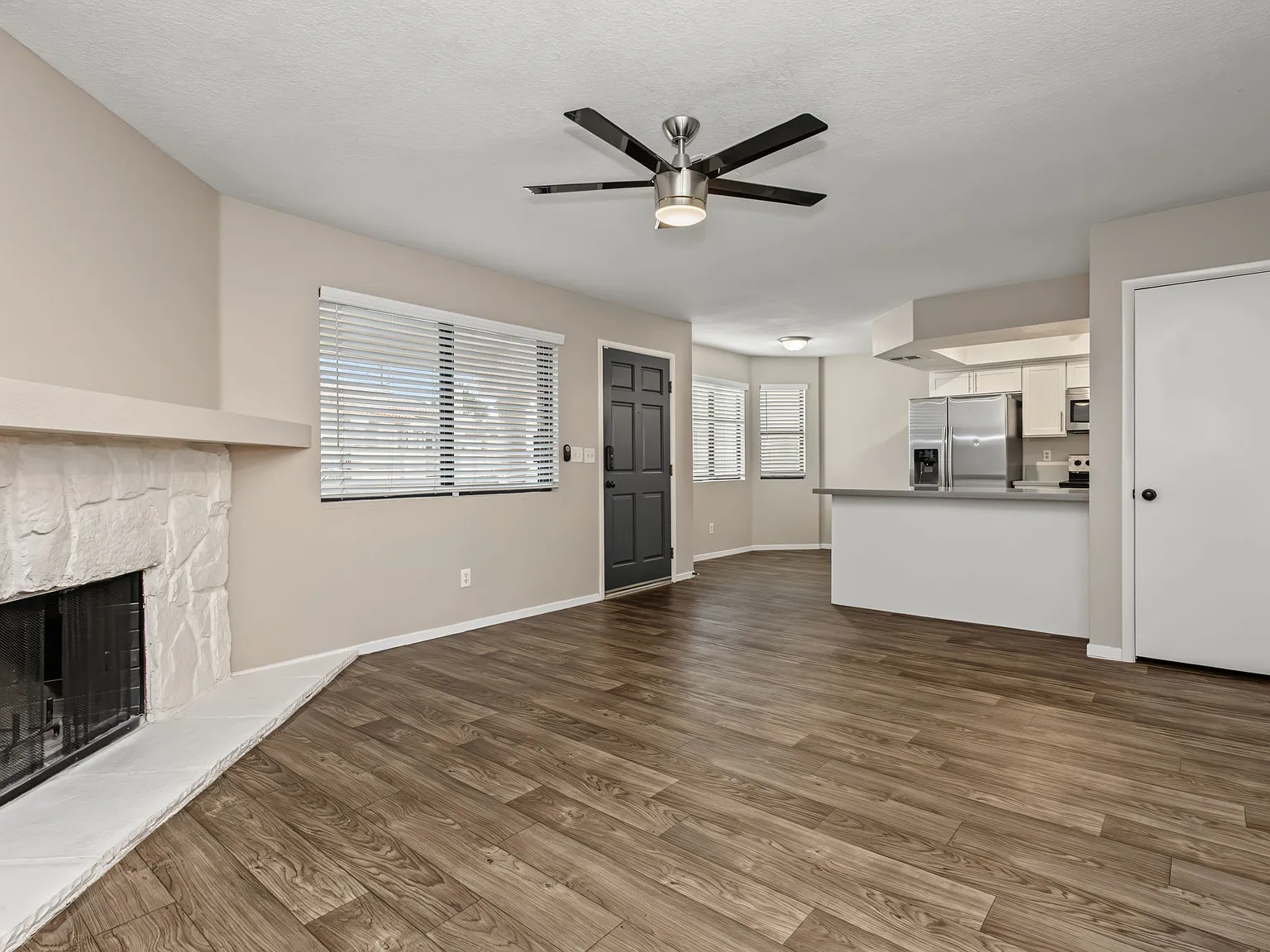 2 bed, 912 sqft, $1,800 — Photo 4
