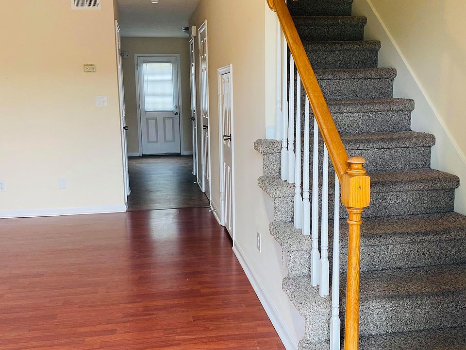 1st image of 578 Lost Cir APT A