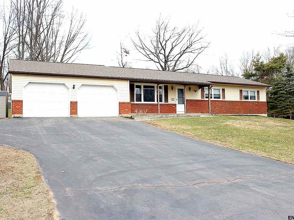 1st image of 22 Baltusrol Dr