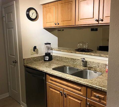 3rd image of 1000 W Horatio St APT 223