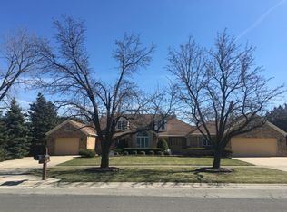 680 Summit Dr, Lockport, IL 60441