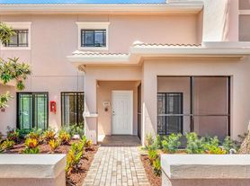 2802 Sarento Pl