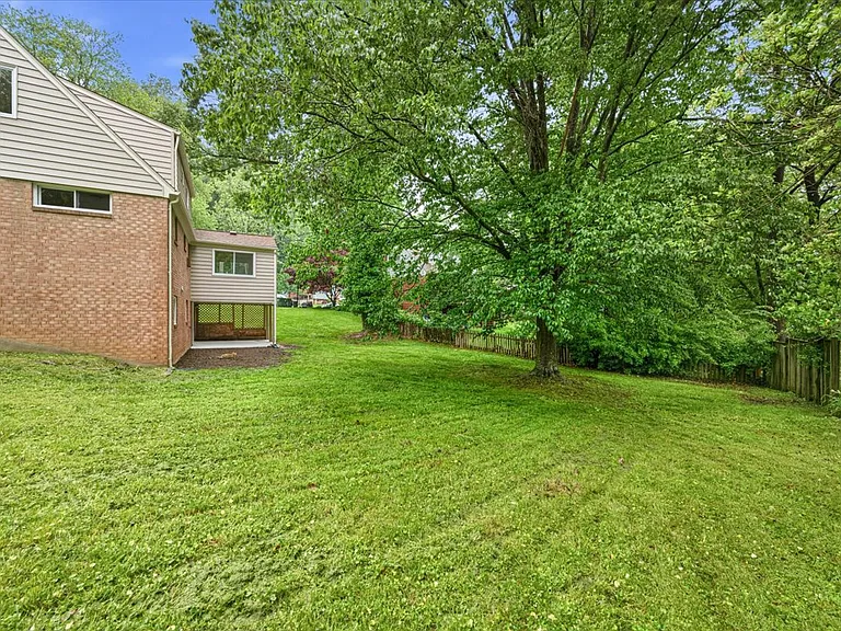 8624 Parliament Dr — Photo 46