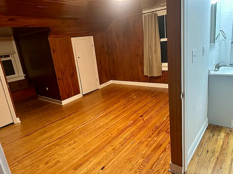 326 E Bell St — Photo 8