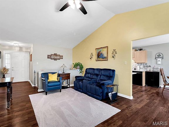 4th image of 10237 Carlton Place Ct