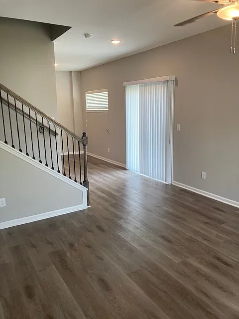 3 bed, 2.5 bath, 1382 sqft, $1,925 — Photo 2