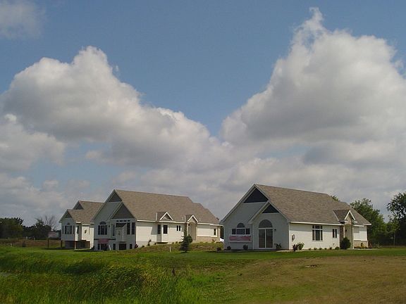 3 current models in cul-de-sac location!