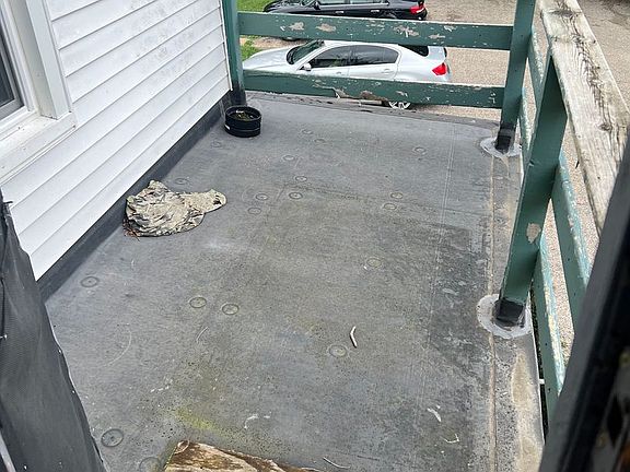 5th image of 710 Dexter St #2