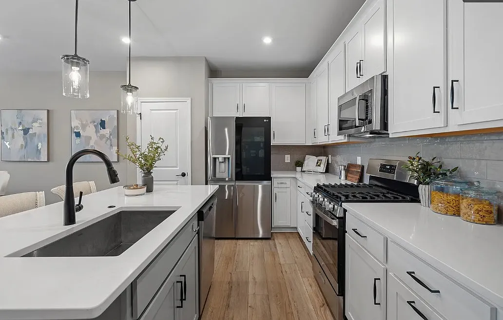 3 bed, 1799 sqft, $2,650 — Photo 4
