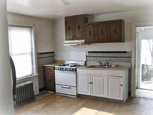 2nd image of 601 Walnut St