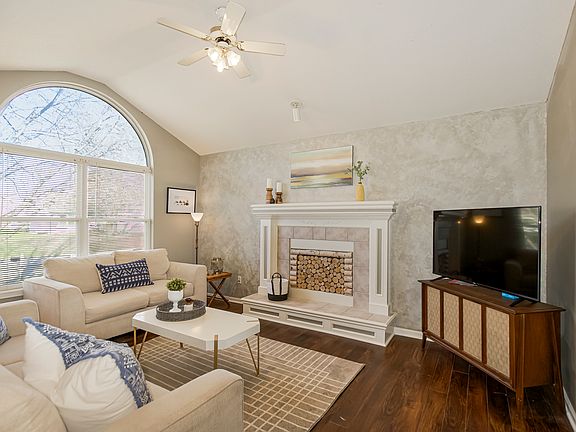 3rd image of 2015 NE Wien Ave #1B-651482