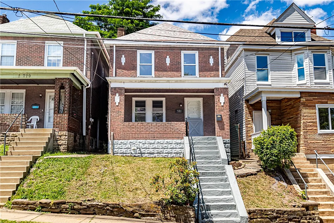781 Melbourne St photo 1