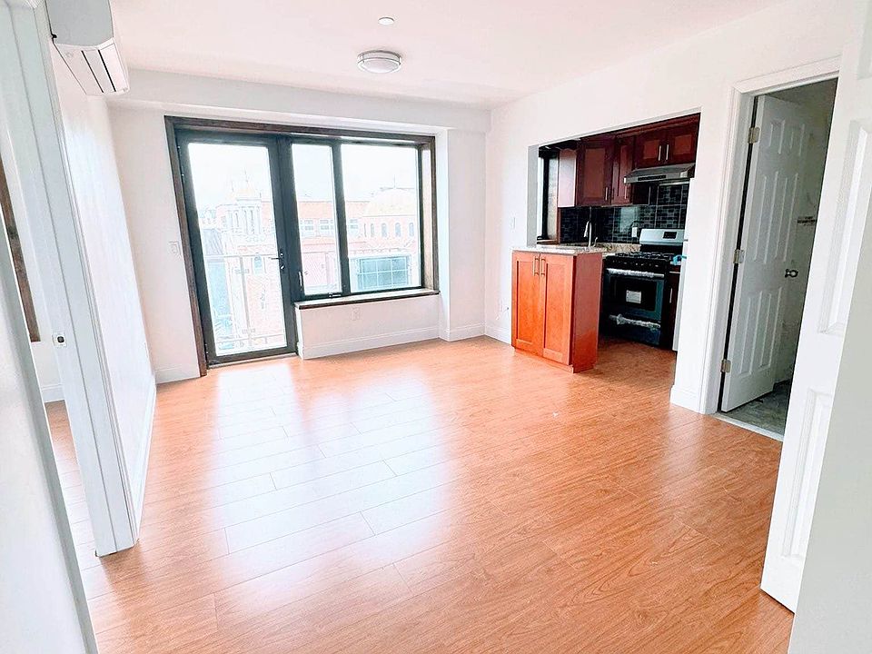1st image of 30-63 31st St #601