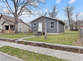 1105 Walnut St, Carthage, MO 64836