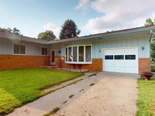 906 3rd Ave NW, Pocahontas, IA 50574