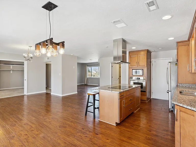 12912 Bryce Ave NE — Photo 9