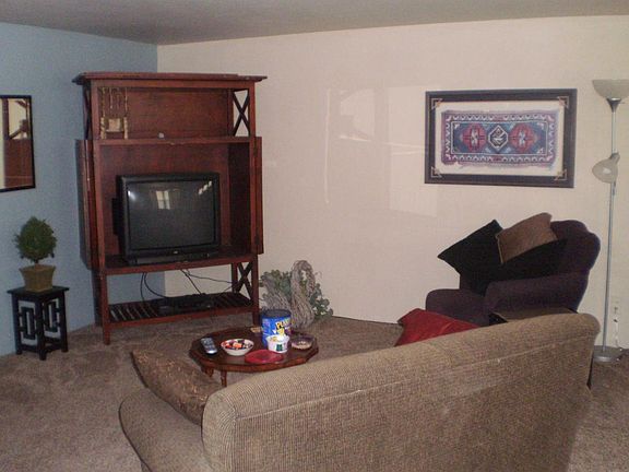 4th image of 204 Nadine St