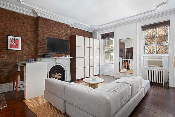 Rented by Douglas Elliman | media 14