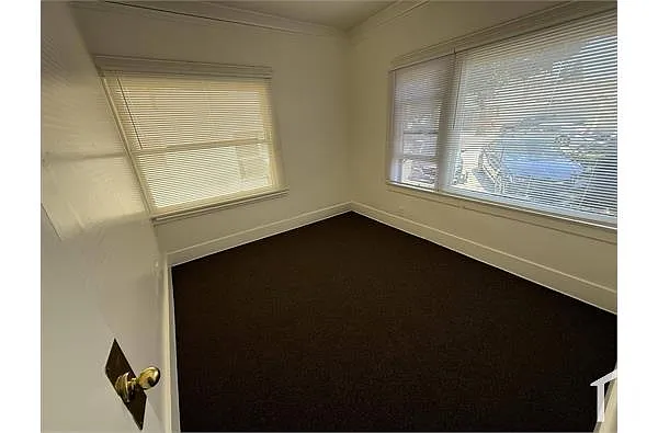 Building Photo - 647 Linden Ave #1