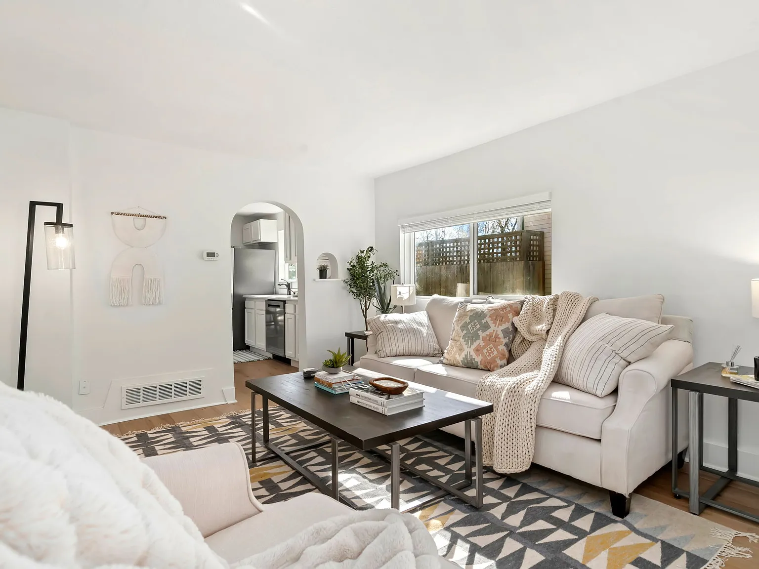 3 bed, 1134 sqft, $2,600 — Photo 3